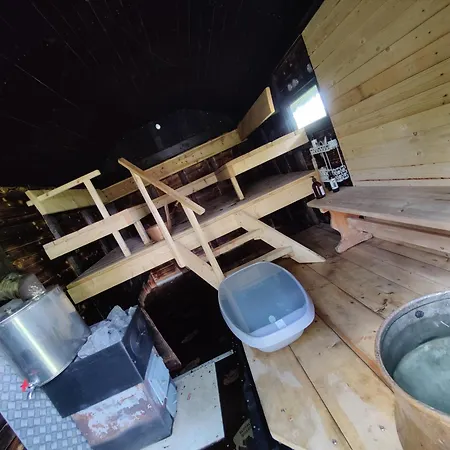 Kaekiniitty Glamping Cuckoo Camp * Tammela
